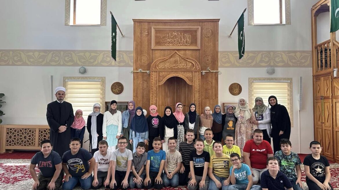 Posjeta učenika IV-3 i IV-4 džamiji Sedrenik